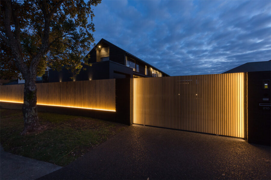 Sideways Sally 5R on exterior fence