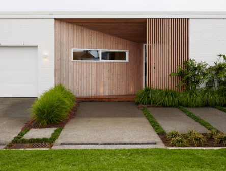 SEAMLESS LIGHTING FOR MODERN COASTAL RETREAT