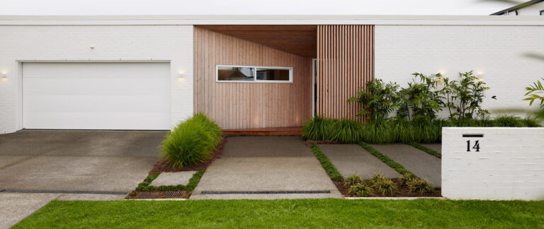 SEAMLESS LIGHTING FOR MODERN COASTAL RETREAT