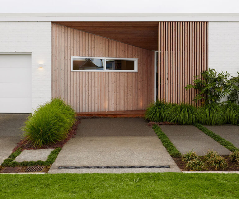 SEAMLESS LIGHTING FOR MODERN COASTAL RETREAT